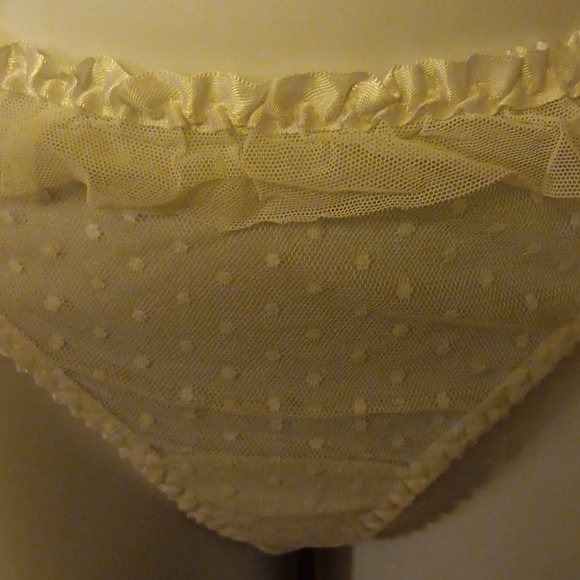 NWT VICTORIA SECRETS WHITE GARTER PANTY SET LARGE - Picture 3 of 8